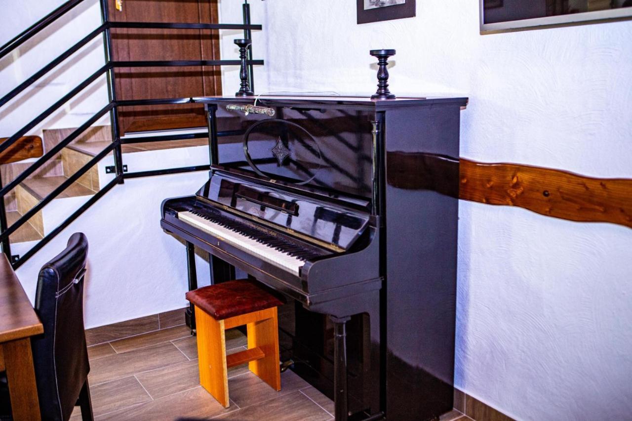 Hotel Vila Swe Sar Curtea de Argeş Esterno foto